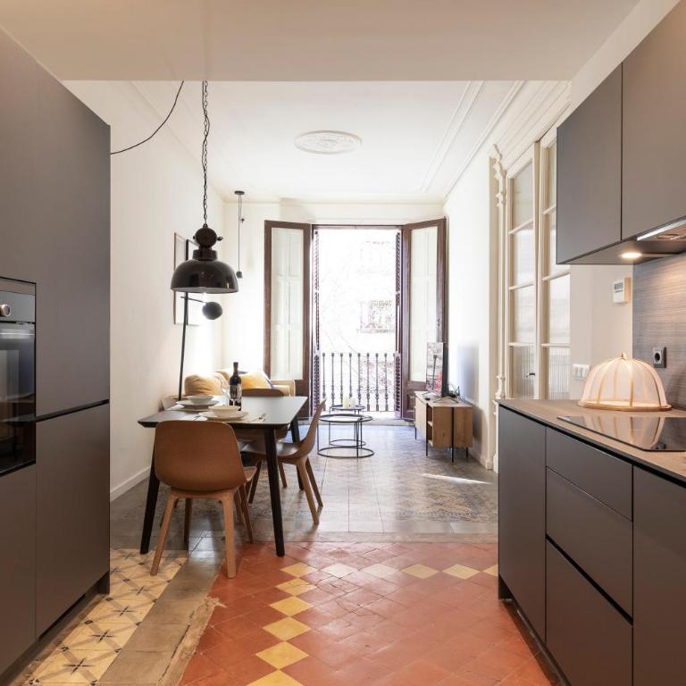 AB Centric Universitat - Three-Bedroom Apartment - 18