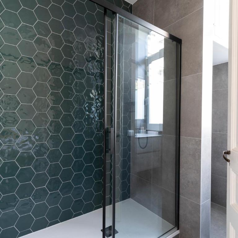 AB Centric Universitat - Three-Bedroom Apartment - 17
