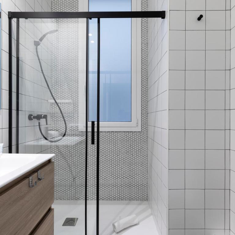 AB Centric Universitat - Three-Bedroom Apartment - 31
