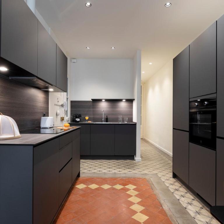 AB Centric Universitat - Three-Bedroom Apartment - 33