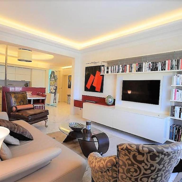 Palais Miramar Suite Art Modern - Derniere étages Vue Mer - 75m de confort - En Face des Plages -WIFI - Clim - Apartamento de 1 dormitorio - 1