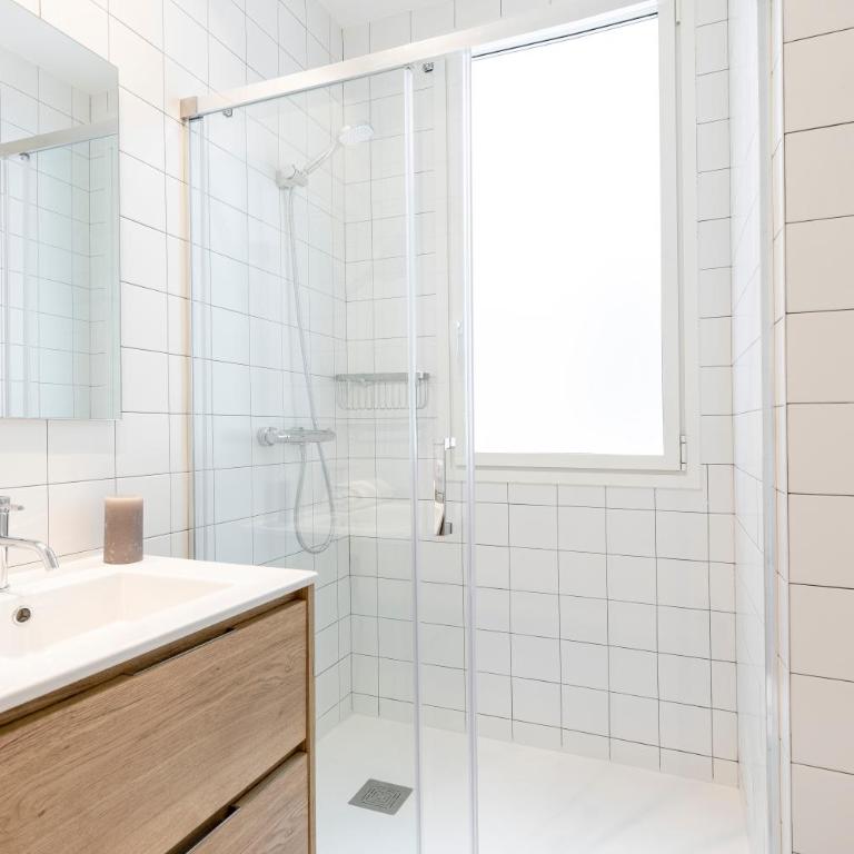 AB Centric Universitat - Three-Bedroom Apartment - 21