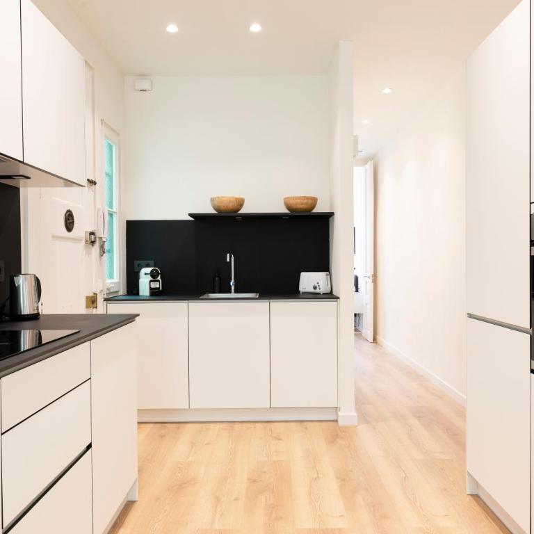 AB Centric Universitat - Three-Bedroom Apartment - 5