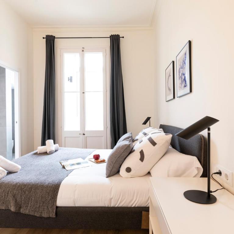 AB Centric Universitat - Three-Bedroom Apartment - 9