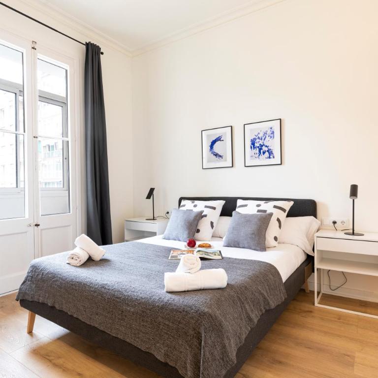 AB Centric Universitat - Three-Bedroom Apartment - 28