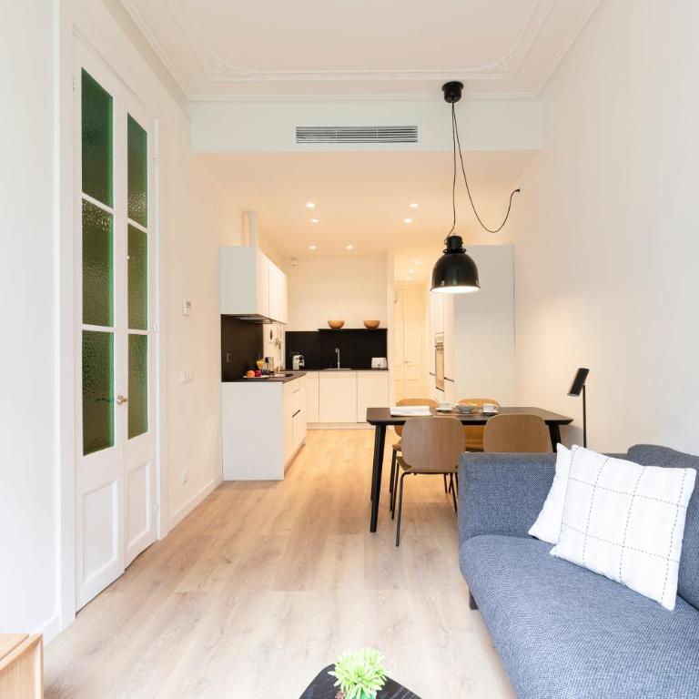 AB Centric Universitat - Three-Bedroom Apartment - 30