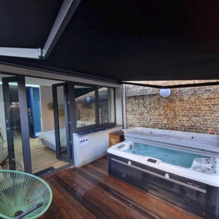 Les Spas du Sébasto - Suite mit Whirlpool - 17