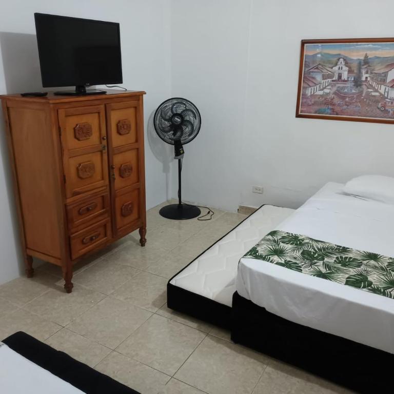 Hospedajes El Jardin - Economy Triple Room with Shared Bathroom - 3