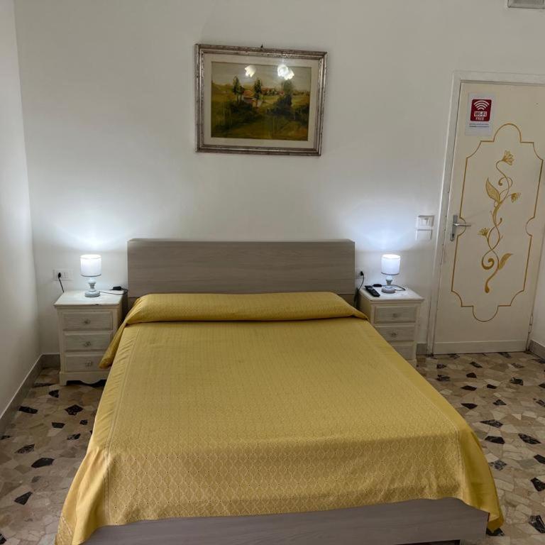 Le Maschere - Camera Tripla con Bagno Privato - 4
