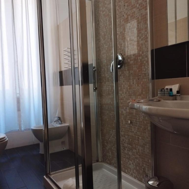 AD Cavour Luxury Rooms - by AD Roma - Comfort Dreibettzimmer mit Dusche - 3