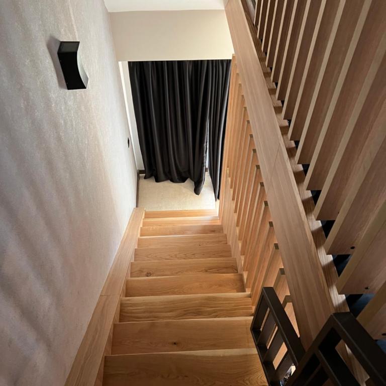 Woodside Lux Duplex - One-Bedroom Apartment - 18