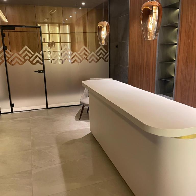 Woodside Lux Duplex - One-Bedroom Apartment - 19