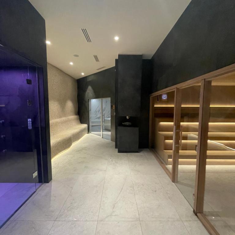 Woodside Lux Duplex - One-Bedroom Apartment - 20