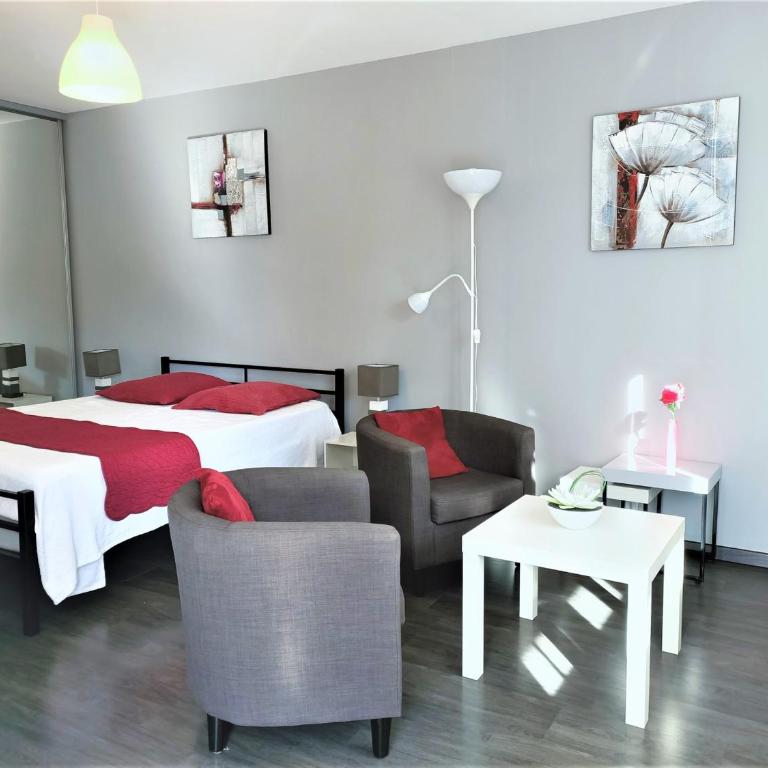T1 lumineux avec terrasse et parking privé à Aix-les-Bains - FR-1-555-70 - Studio - 2