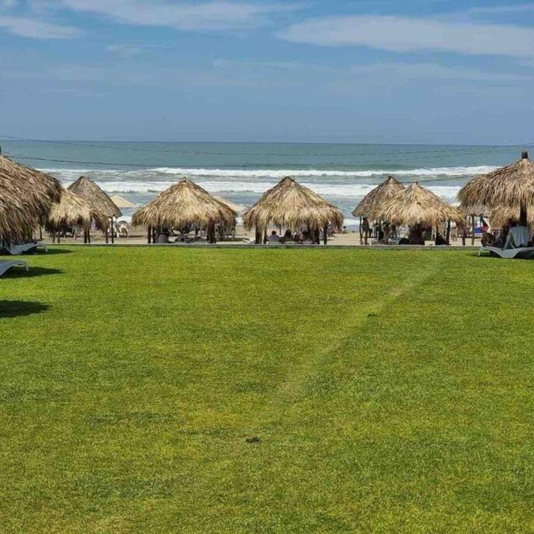 Hermosa casa en Acapulco con club de Playa. - Casa de 3 dormitorios - 50
