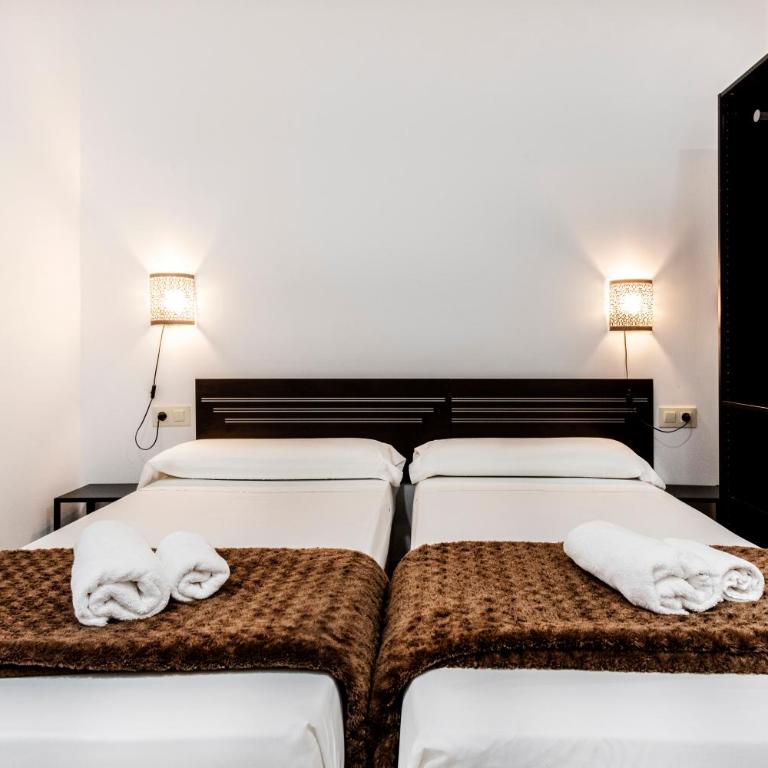 Hostal Rincón de Sol - Centro Madrid - Self Checkin - Superior Twin Room with City View - 1