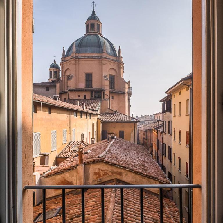 Urbanicooh Asinelli - Balcony on Piazza Maggiore - Two-Bedroom Apartment - 12
