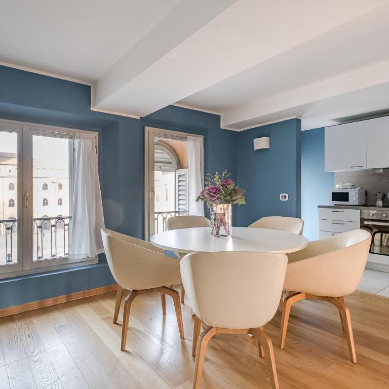Urbanicooh Asinelli - Balcony on Piazza Maggiore - Two-Bedroom Apartment - 4