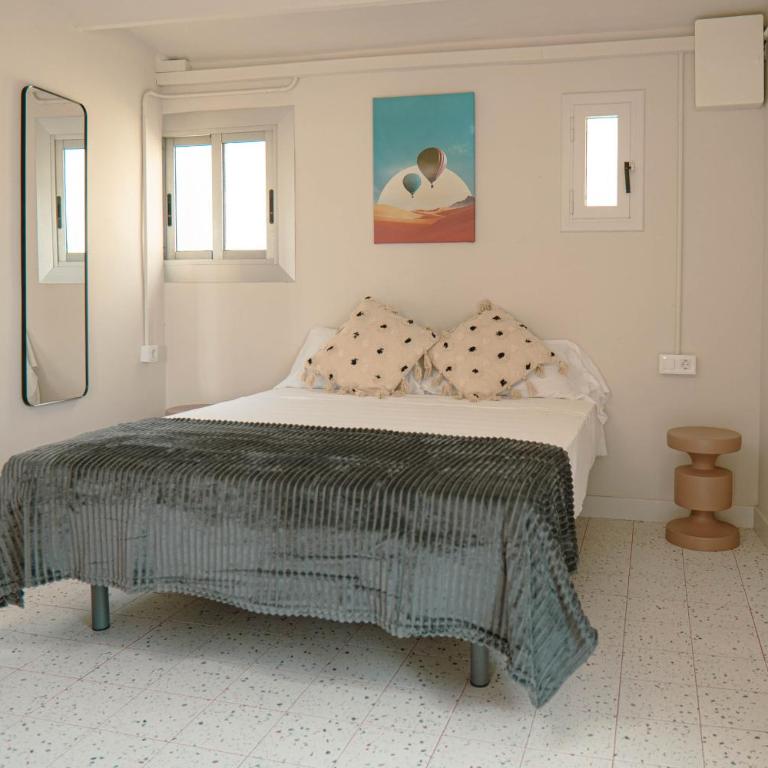 Smartr Barcelona Ramblas - Studio with Terrace - 3