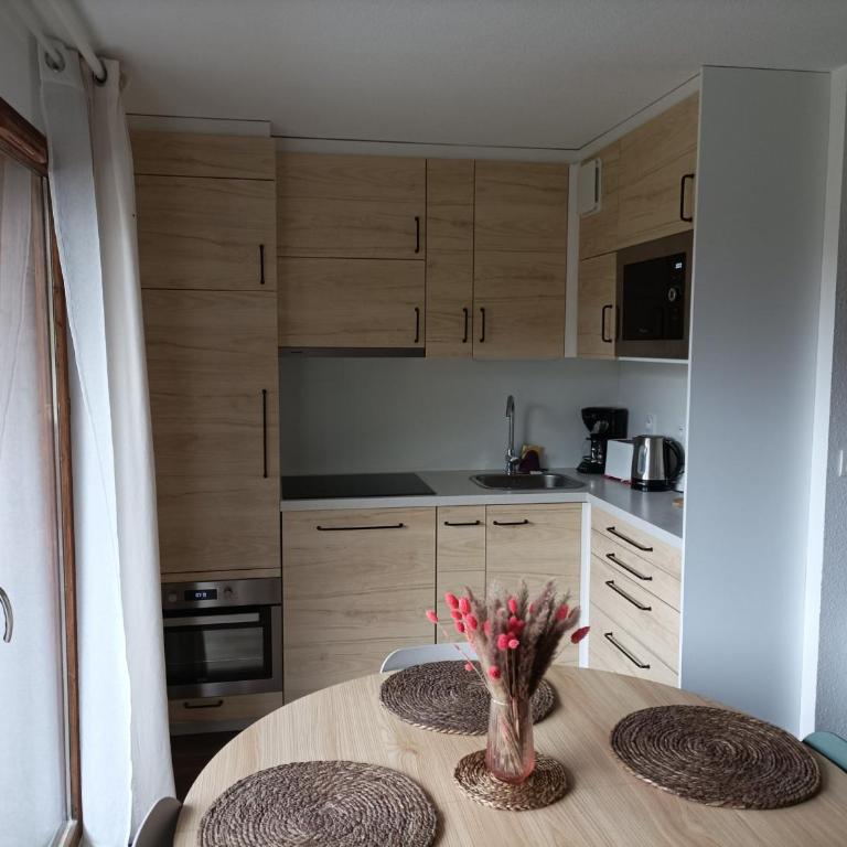 Appartement rénové 2 pièces avec balcon et parking gratuit - FR-1-504-160 - Appartamento (6 Adulti) - 2