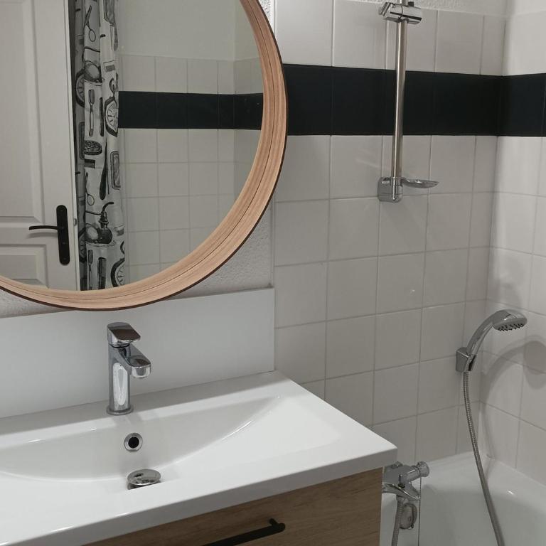 Appartement rénové 2 pièces avec balcon et parking gratuit - FR-1-504-160 - Appartamento (6 Adulti) - 8