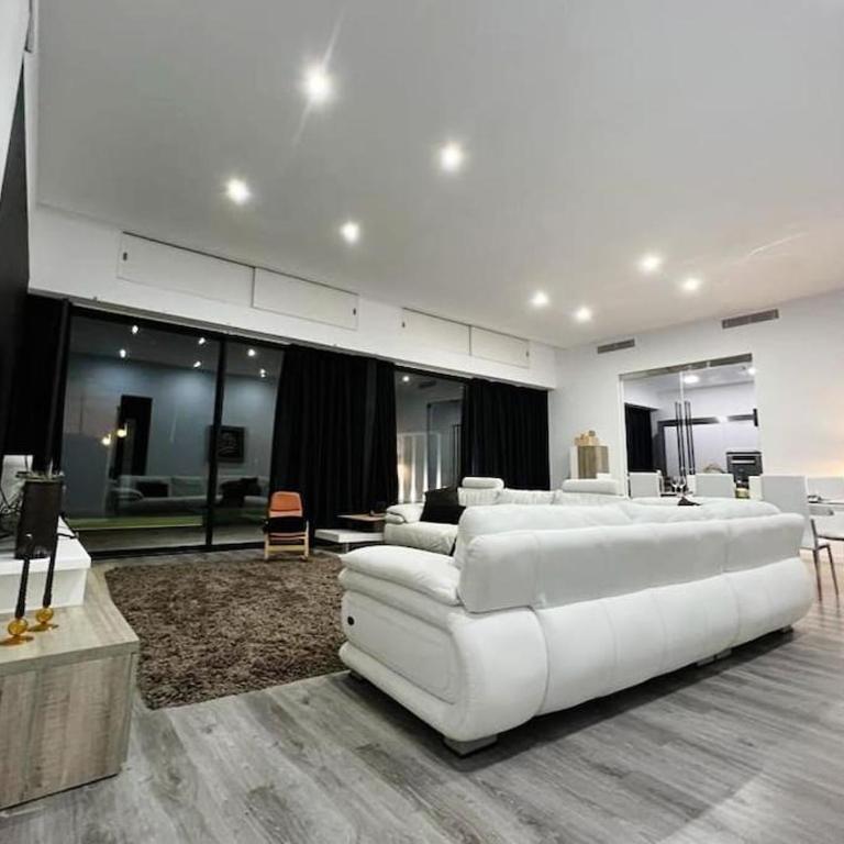 Luxury House del Delta - Four-Bedroom Vacation Home - 9