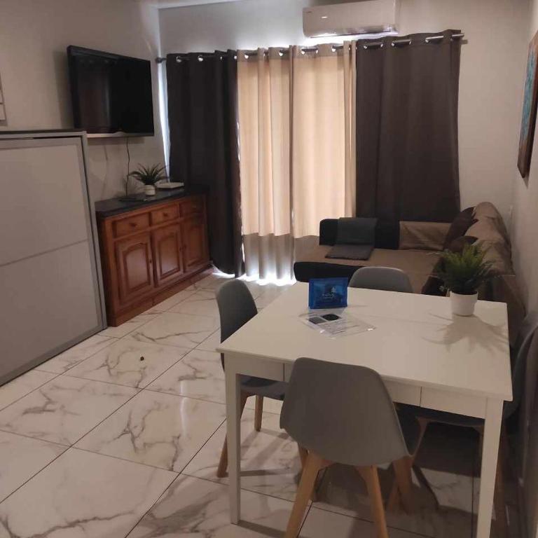 Benal Beach 327 - One-Bedroom Apartment - 4