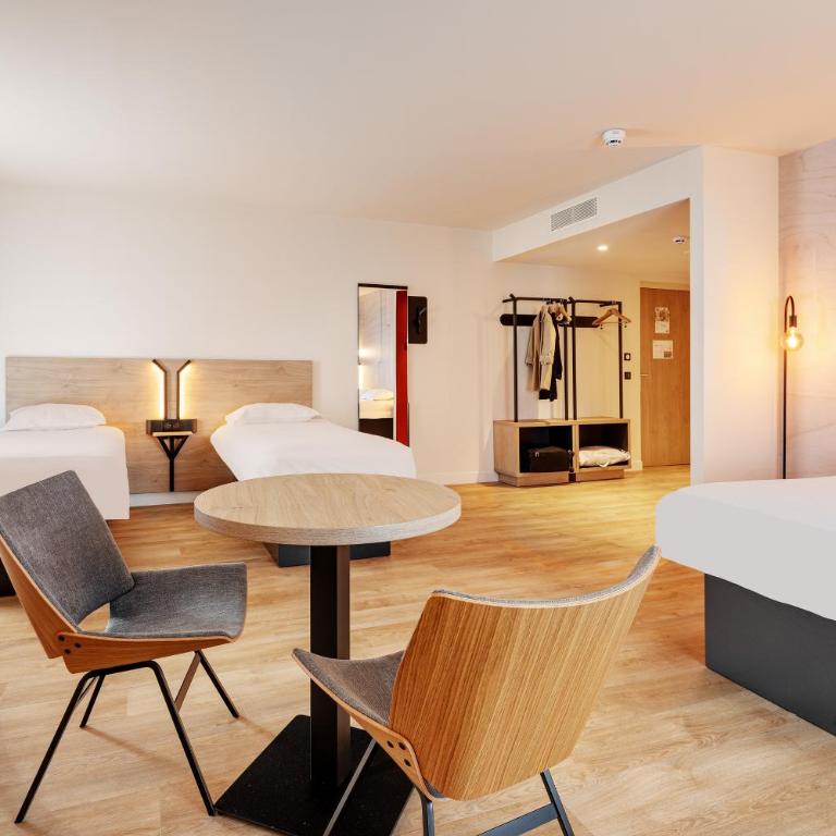 B&B HOTEL Lille Lillenium Eurasanté - Chambre Quadruple - 1