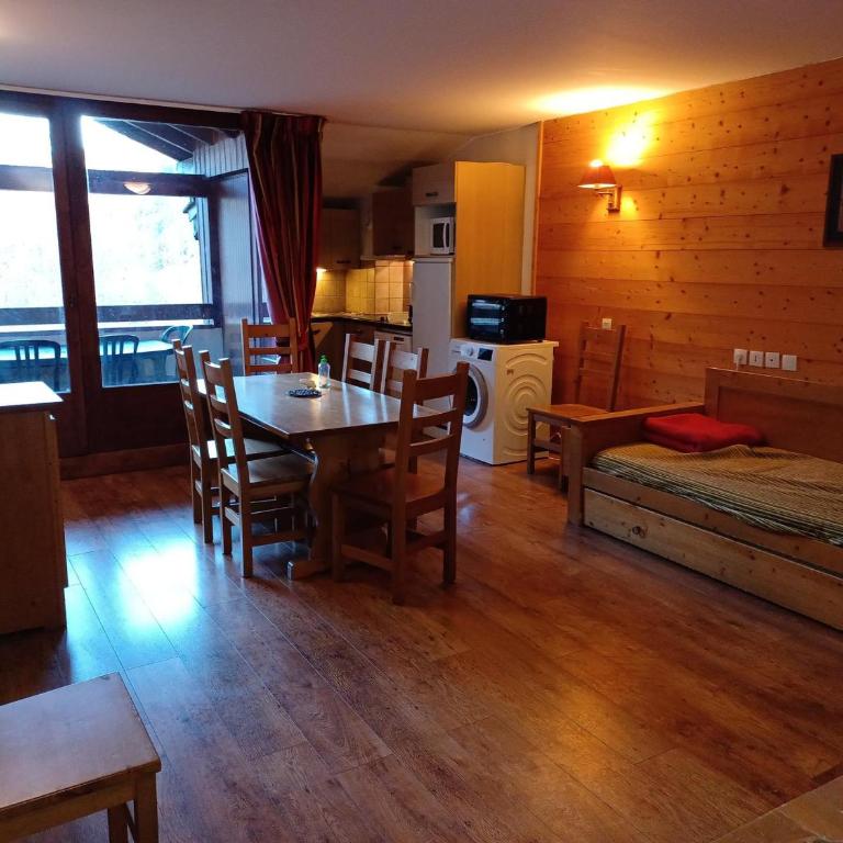Brides Les Bains: Appartement 3 Pièces, 8 Pers, Balcon, Parking, WiFi - Appartement 1 Chambre - 14