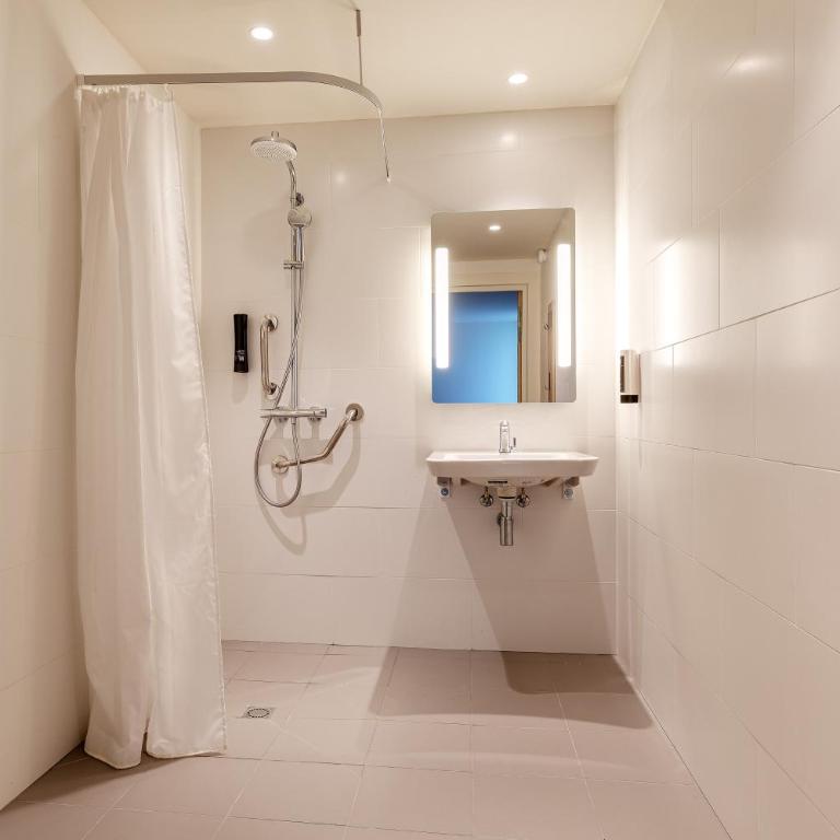 B&B HOTEL Lille Lillenium Eurasanté - Chambre Double - Accessible aux Personnes à Mobilité Réduite - 2