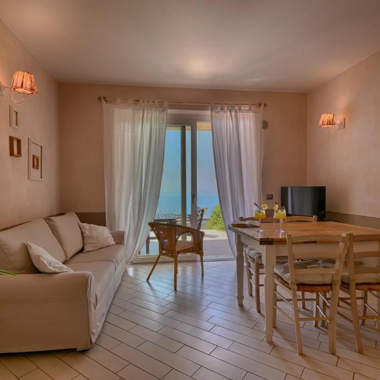 BnB Borgo le Vigne - L'Uva rara Only Adults - Appartamento Deluxe con 2 Camere da Letto e Vista Giardino - 3
