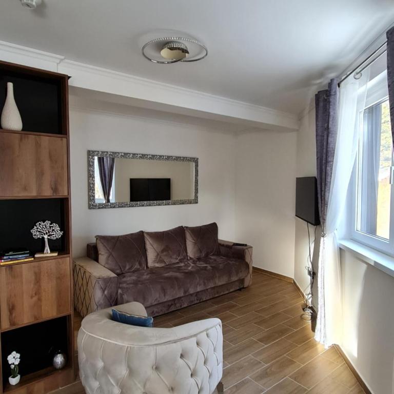 E&M Platinum - One-Bedroom Apartment - 2