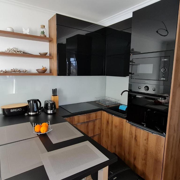 E&M Platinum - One-Bedroom Apartment - 5