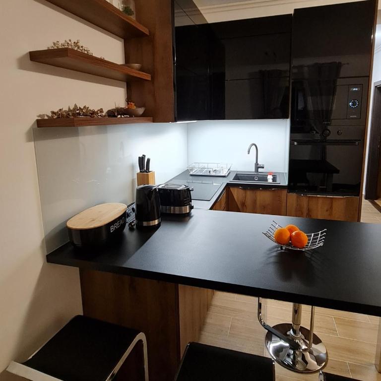 E&M Platinum - One-Bedroom Apartment - 6