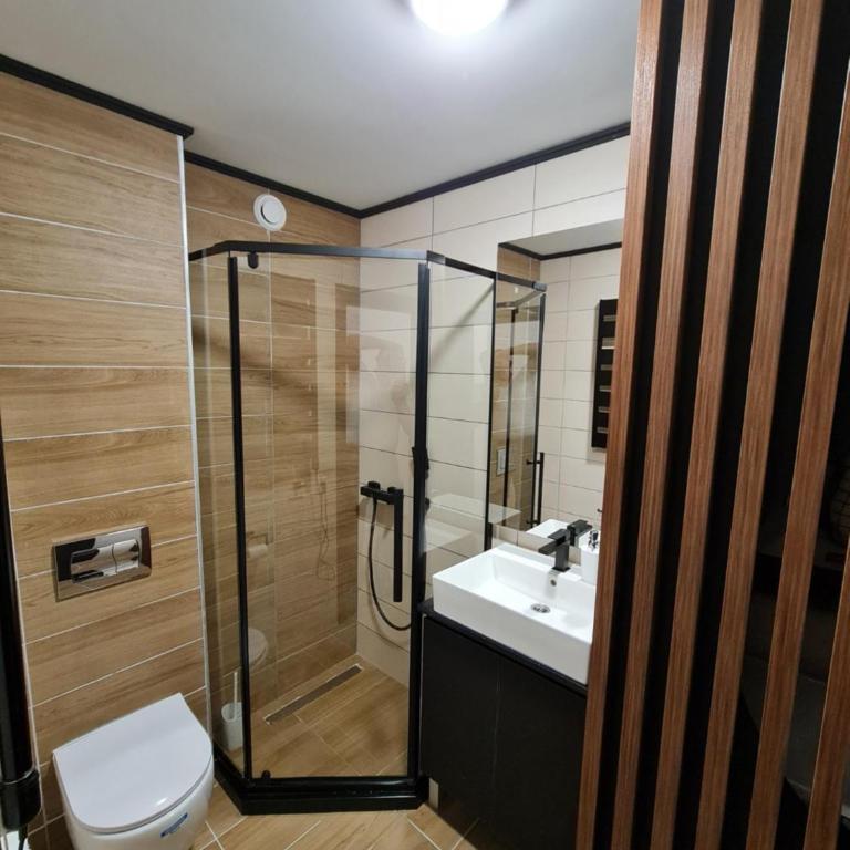 E&M Platinum - One-Bedroom Apartment - 8