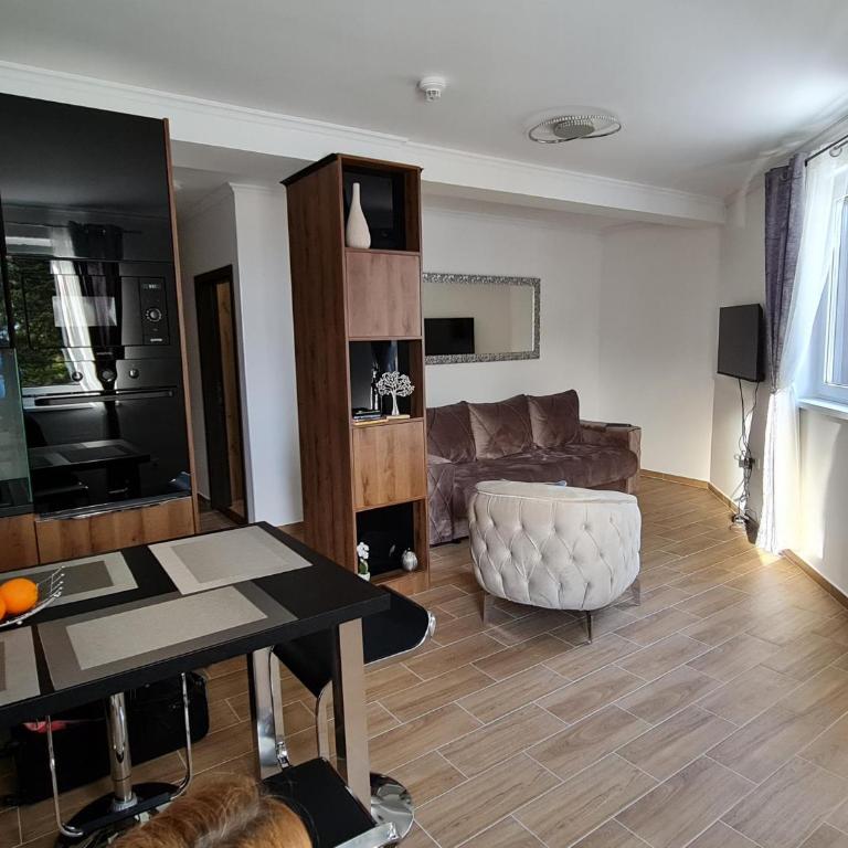 E&M Platinum - One-Bedroom Apartment - 11