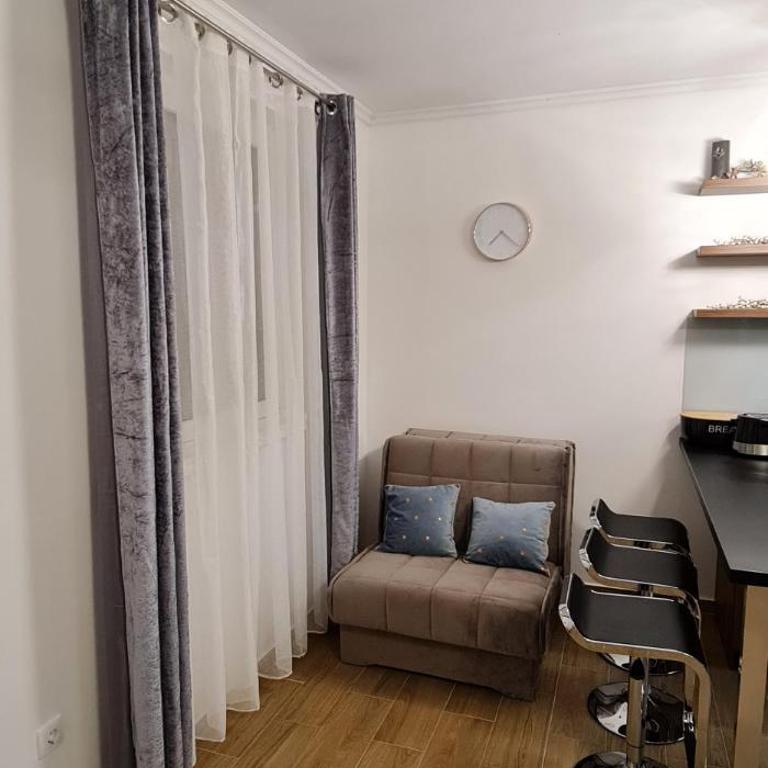 E&M Platinum - One-Bedroom Apartment - 15