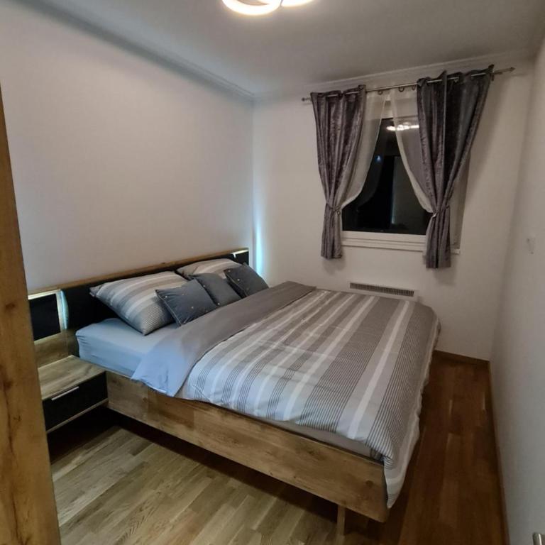 E&M Platinum - One-Bedroom Apartment - 16