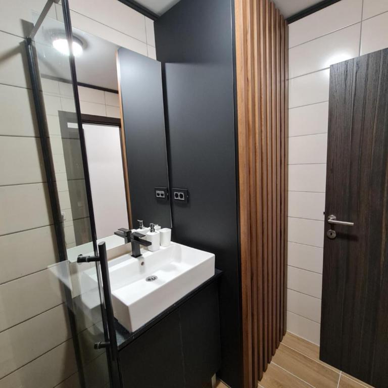 E&M Platinum - One-Bedroom Apartment - 17