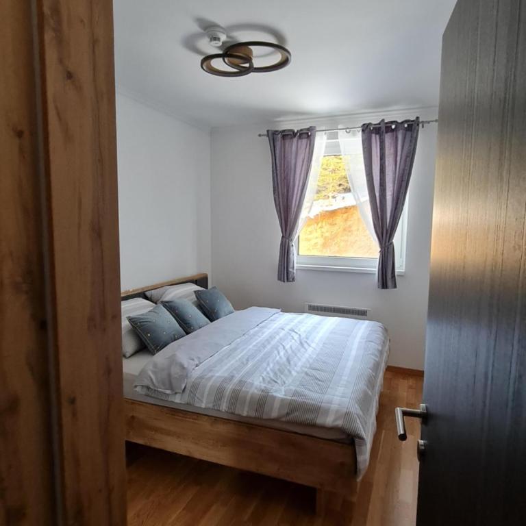 E&M Platinum - One-Bedroom Apartment - 20