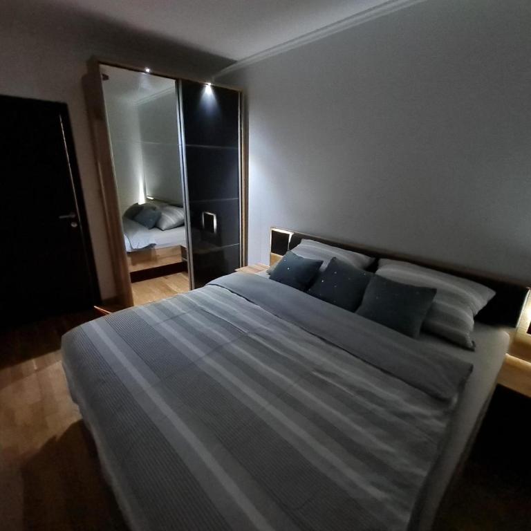 E&M Platinum - One-Bedroom Apartment - 22