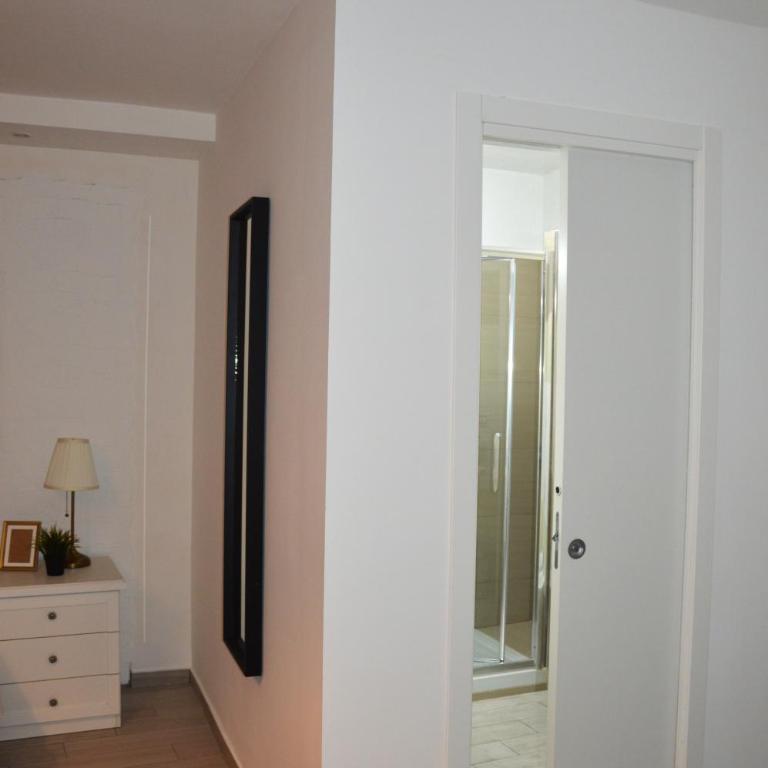 Carmelina 20 - One-Bedroom Apartment - 23