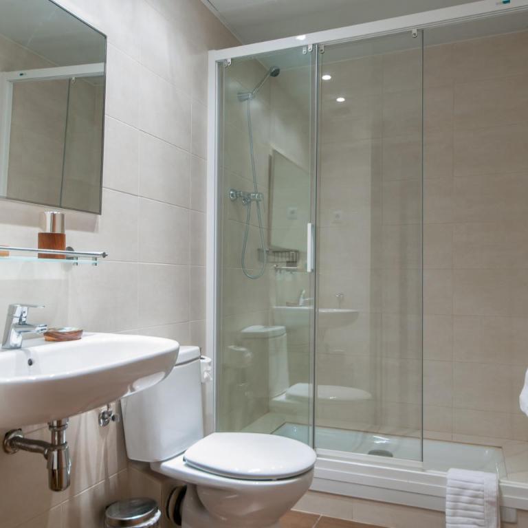 Pelayo Deluxe Apartments - Deluxe Two-Bedroom Apartment H4 - 17