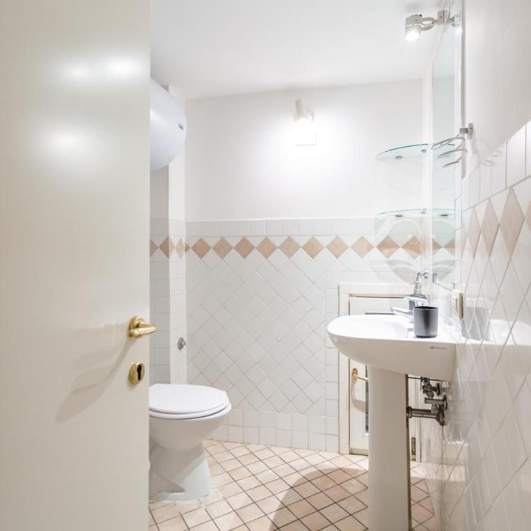 Entire Building with 4 Apartments near the Colosseum - Appartamento con 1 Camera da Letto - 17