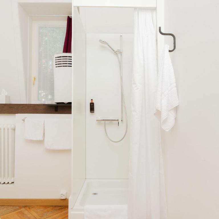 Hotel Beau Séjour Lucerne - Einzelzimmer mit eigenem externen WC - 3