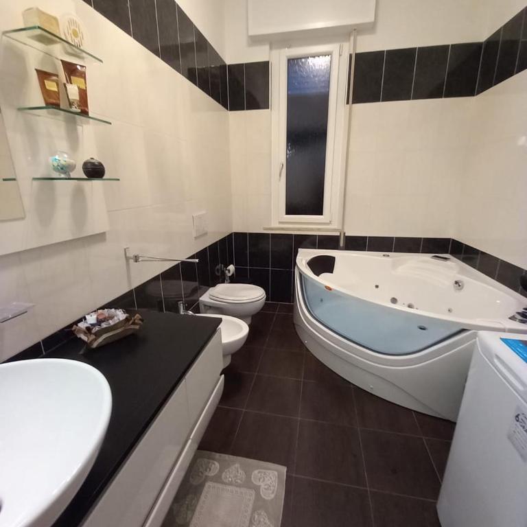 Affittacamere Appartamento colorato - Camera Matrimoniale con Bagno in Comune - 22