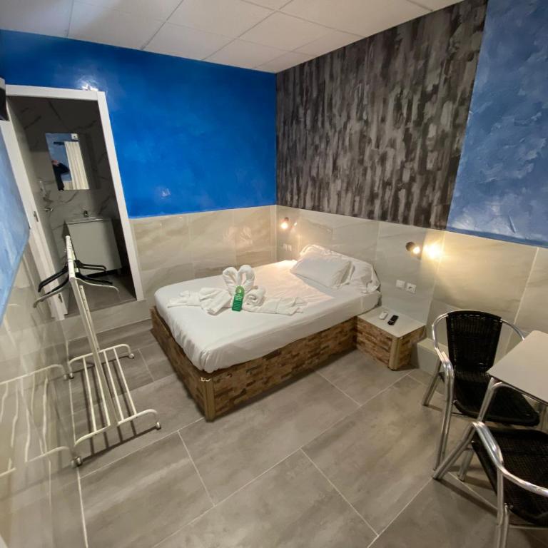 Hostal Avenida Andalucia - Solo Adultos - Habitación Doble Económica - 1 o 2 camas - 2