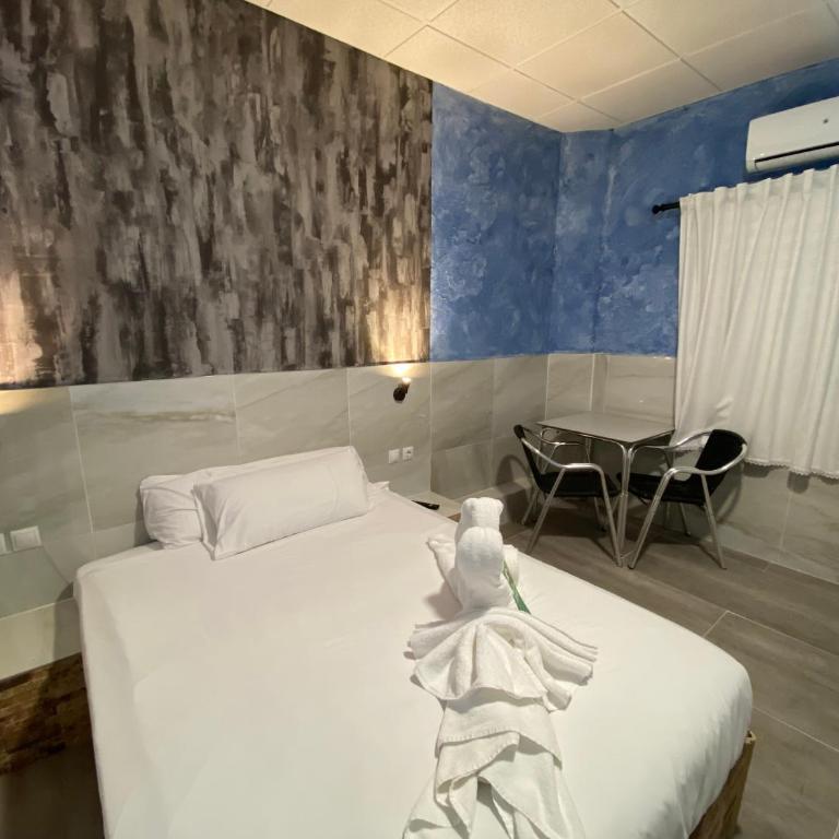 Hostal Avenida Andalucia - Solo Adultos - Habitación Doble Económica - 1 o 2 camas - 6