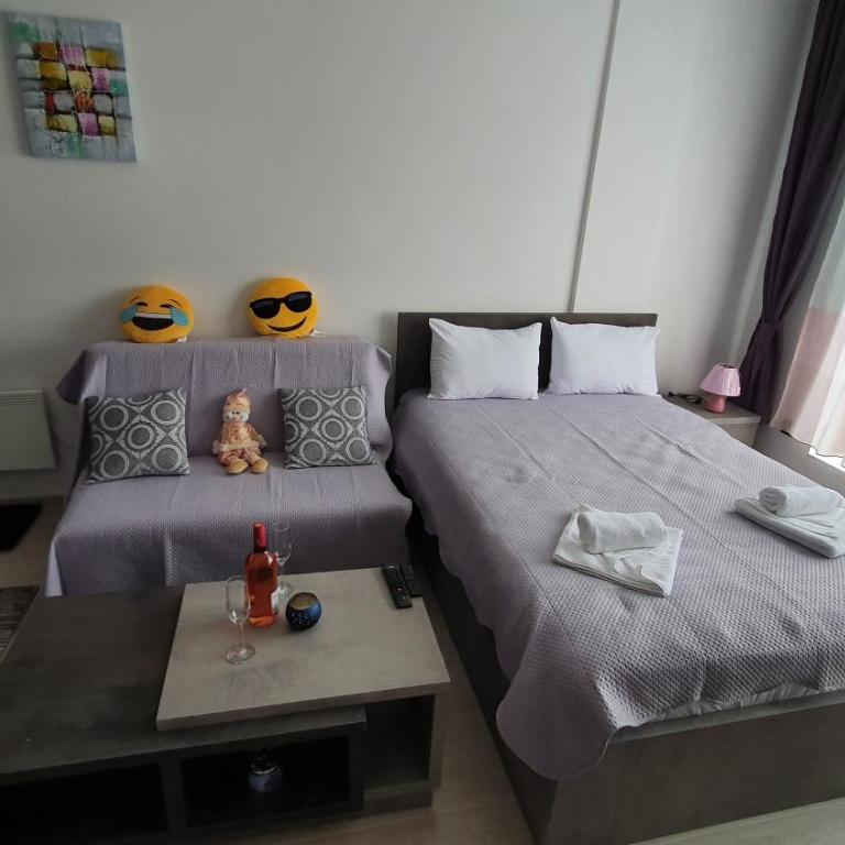 N LUX - One-Bedroom Apartment - 10