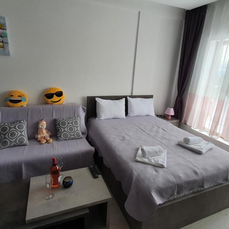 N LUX - One-Bedroom Apartment - 12
